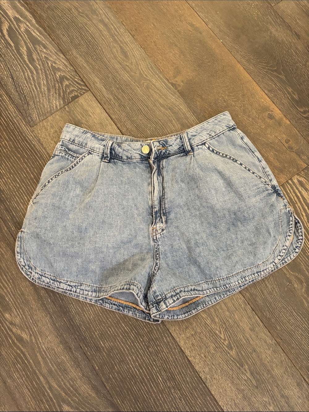 We The Free Light Wash Denim Curved Hem Shorts